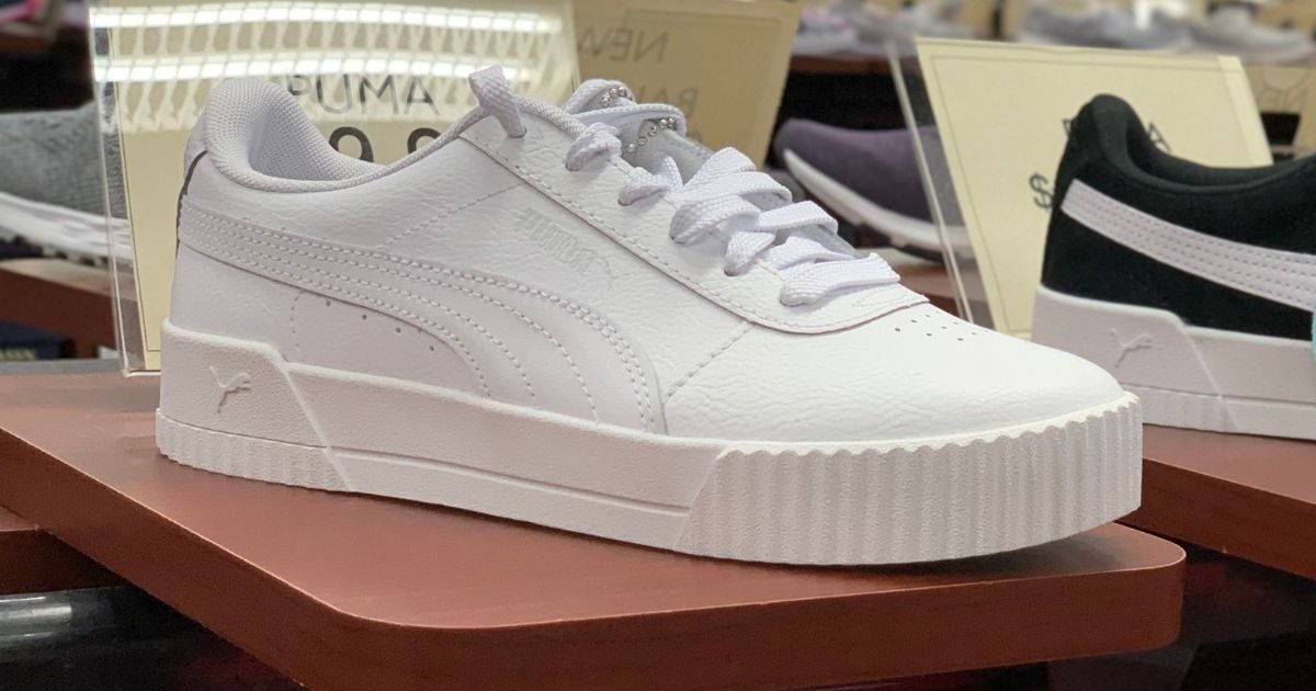 white PUMA Sneaker