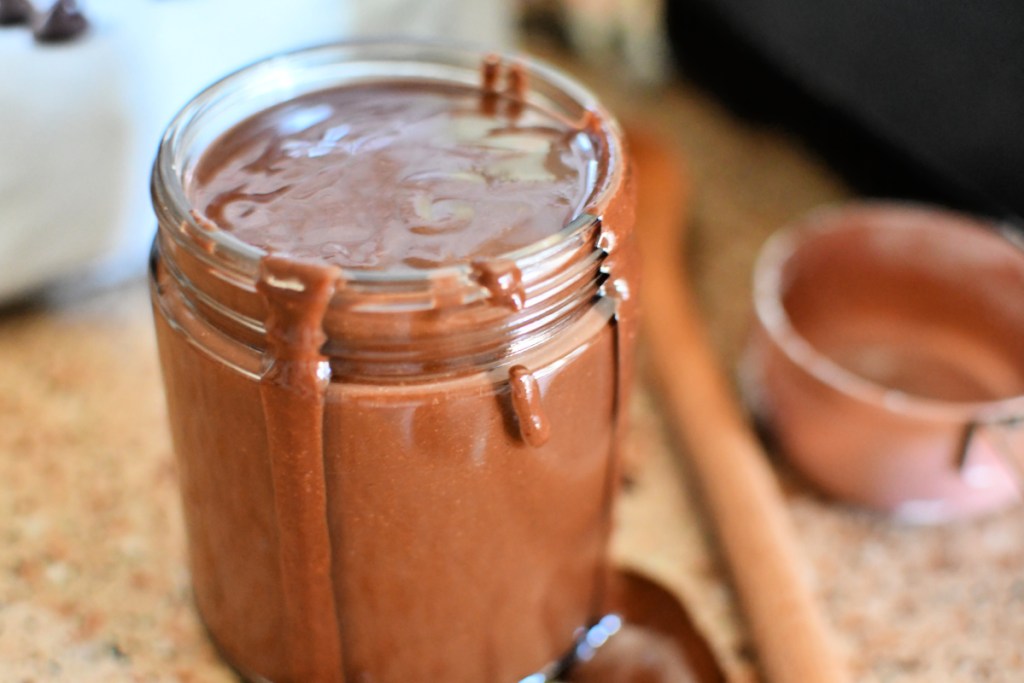 homemade nutella hazelnut spread in a jar