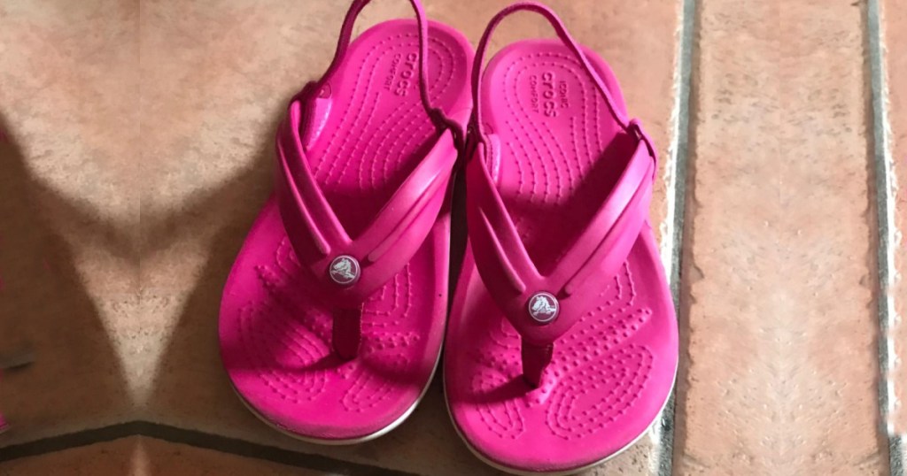 kids pink crocband flip two shoes