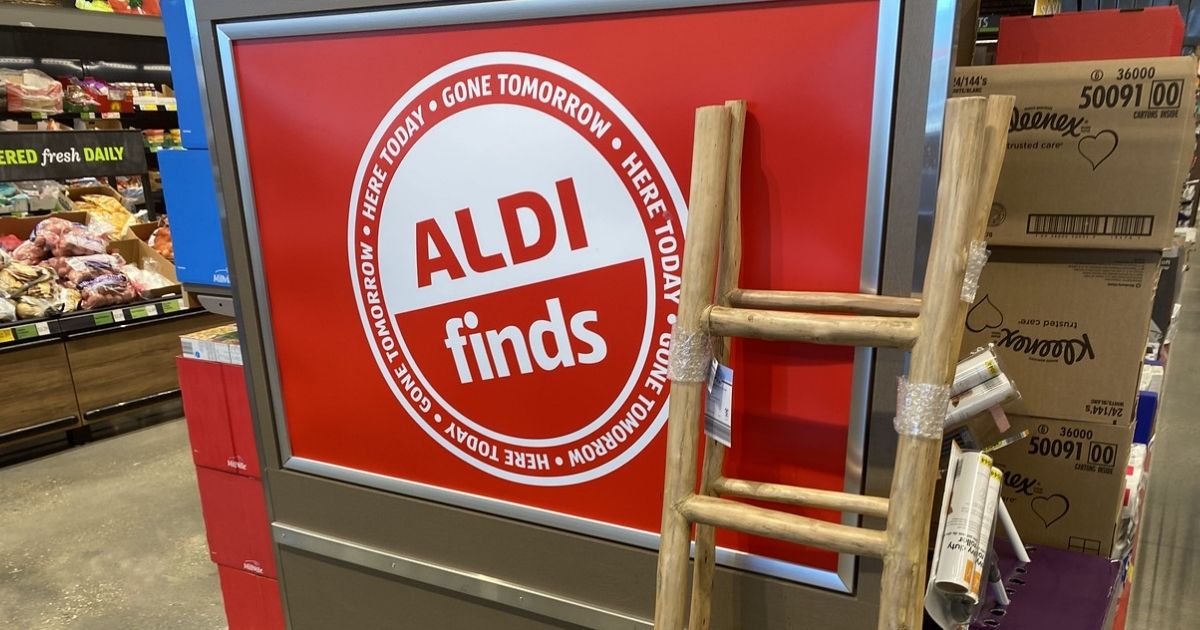 Groenland schedel Reclame Wood Blanket Ladder Just $39.99 at ALDI + More Affordable Storage Solutions