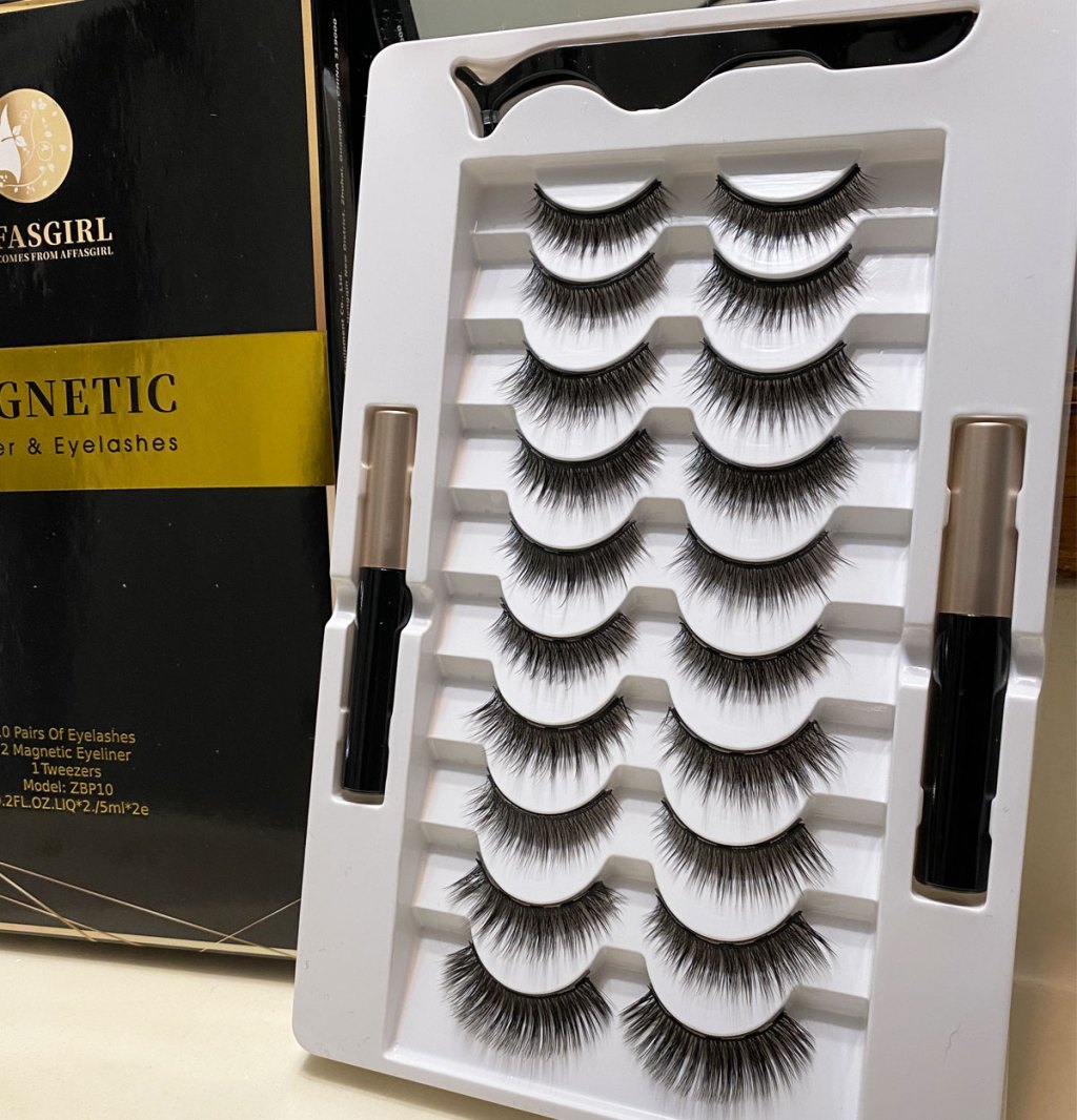 Magnetic Lash Kit Just $13.79 on Amazon | Includes Applicator, 2 Tubes of Eyeliner & 10 Sets of best magnetic lash kit