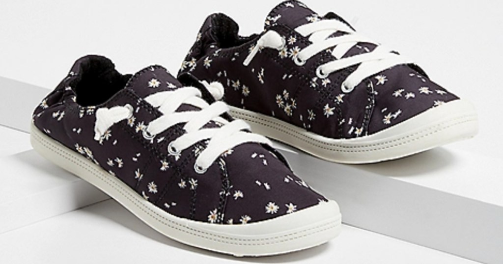 daisy sneakers