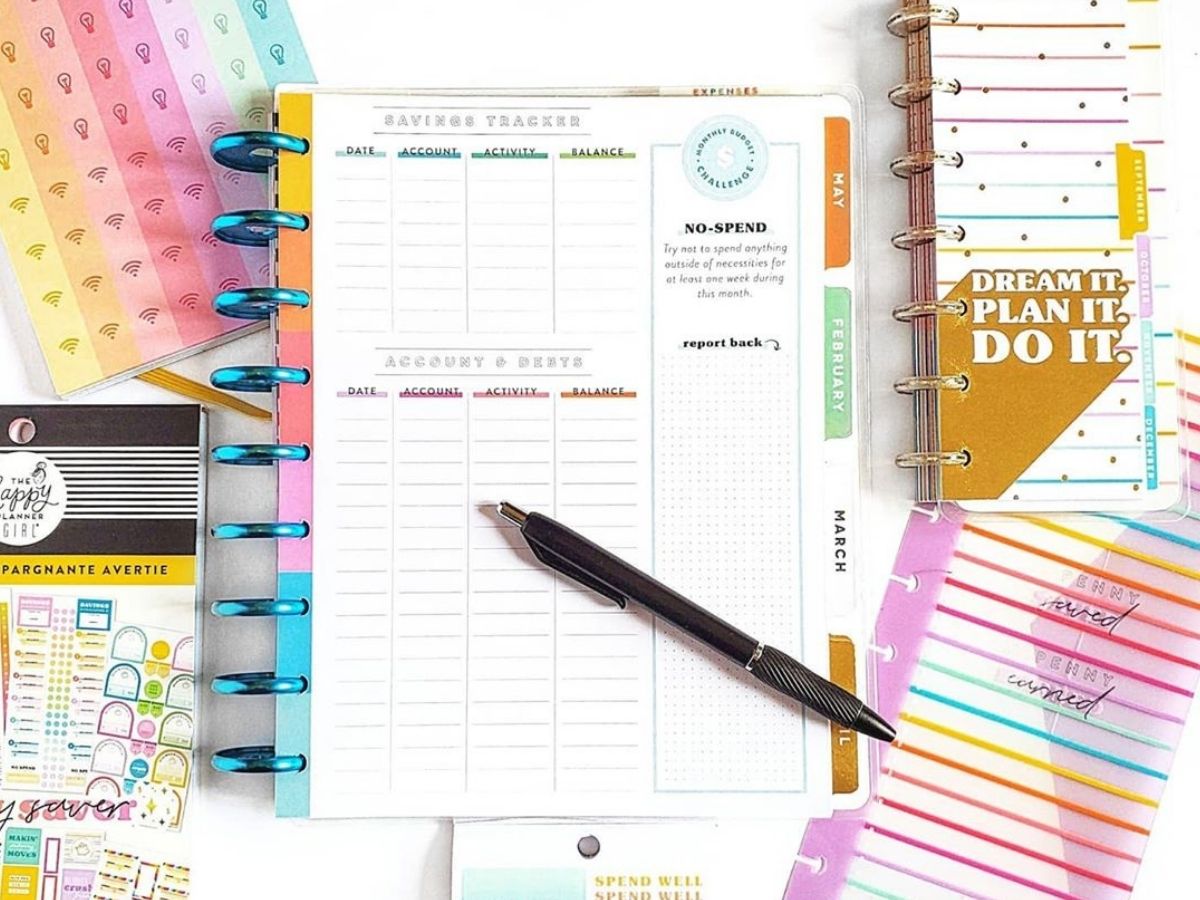 happy planner calendar and accessories