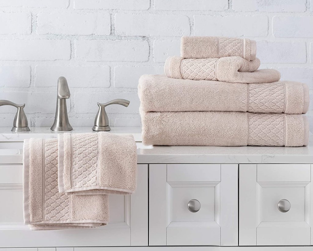 wellhome blush towel set stacked