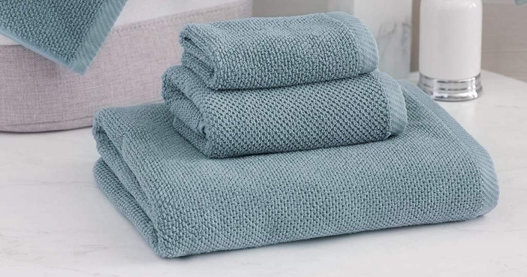 wellhome towel set stacked
