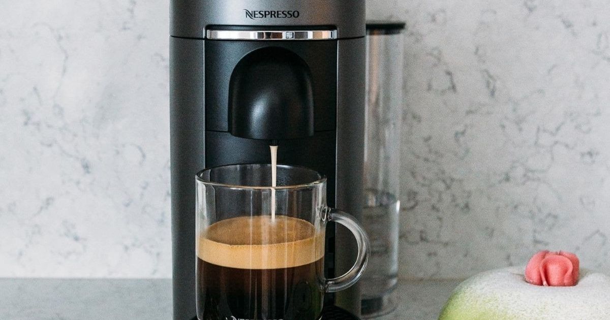 Nespresso by De'Longhi Vertuo Plus Deluxe Coffee & Espresso Maker with Aerocinno Frother