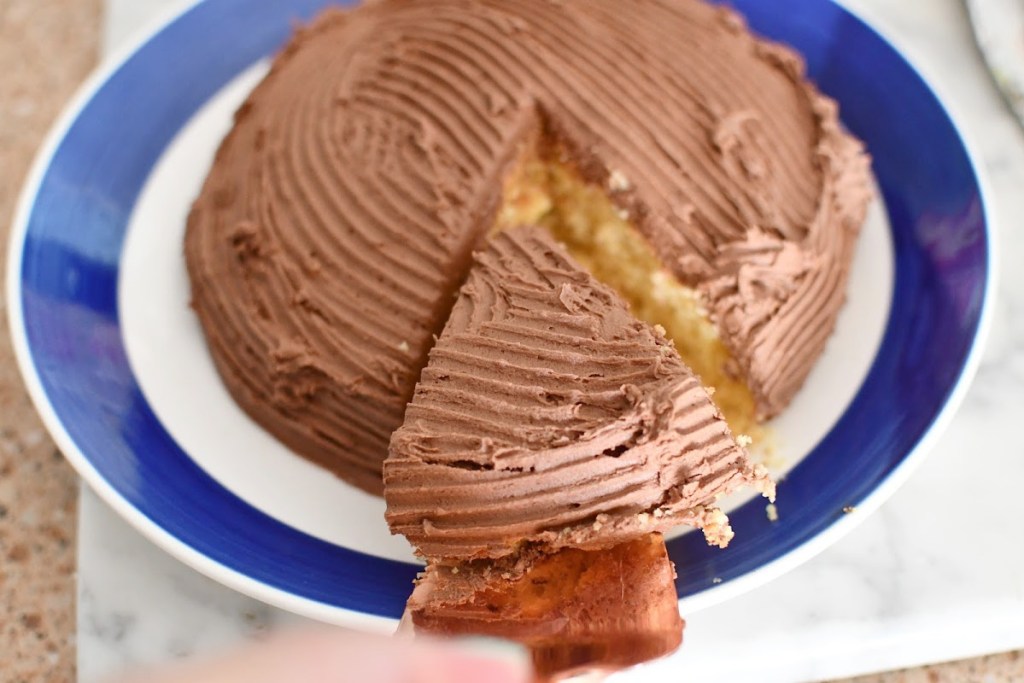 air fryer cake with chocolate frosting