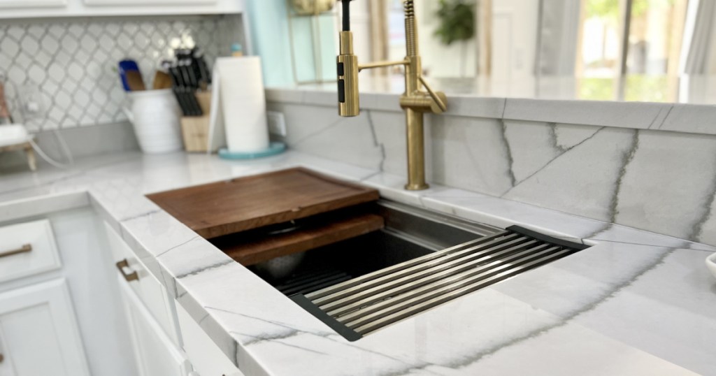 clean sink after house cleaning tips