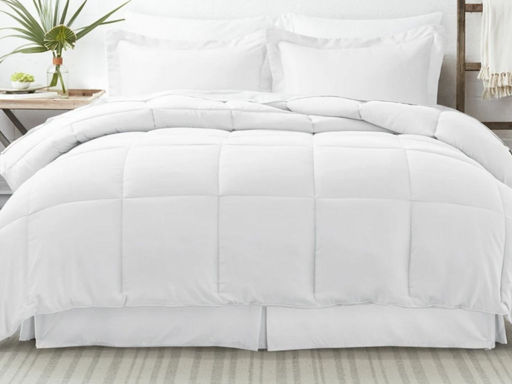 white comforter and pillow set