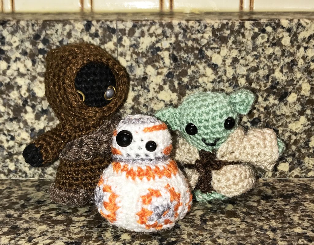little star wars characters made of yarn