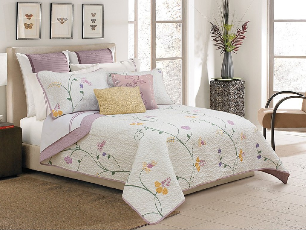 floral themed quilt set