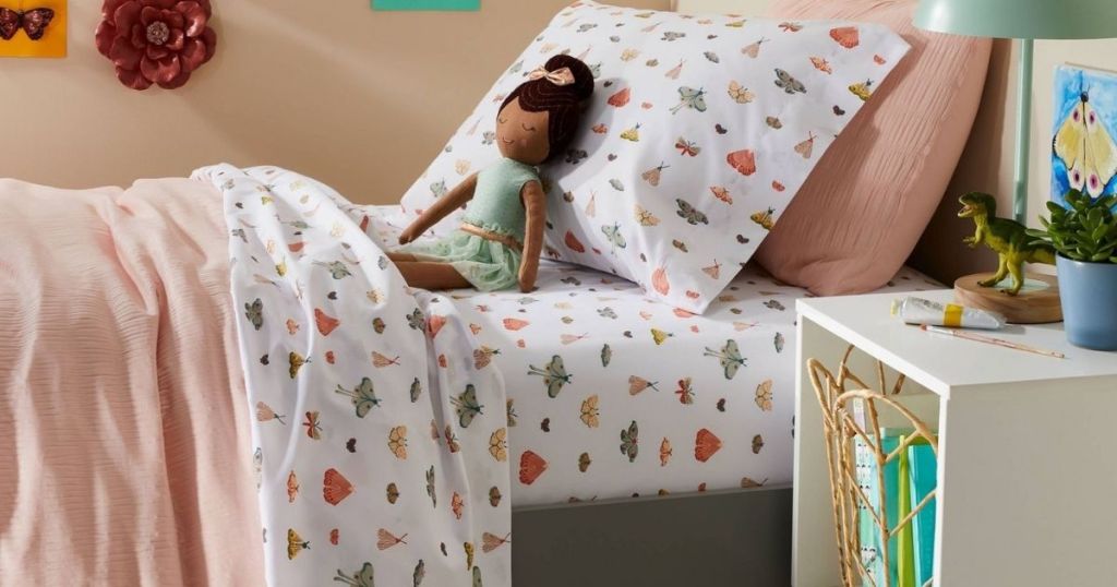 butterfly sheet set on bed in kids bedroom
