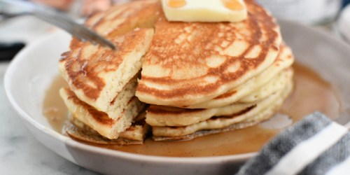 Here’s How to Easily Make Old-Fashioned Fluffy Pancakes From Scratch!