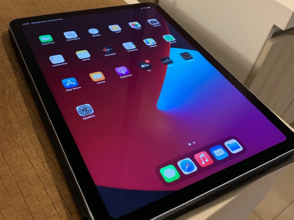 Apple Ipad Air And Airpods W Charging Case Just 549 99 Shipped For Teachers College Students 708 Value Hip2save