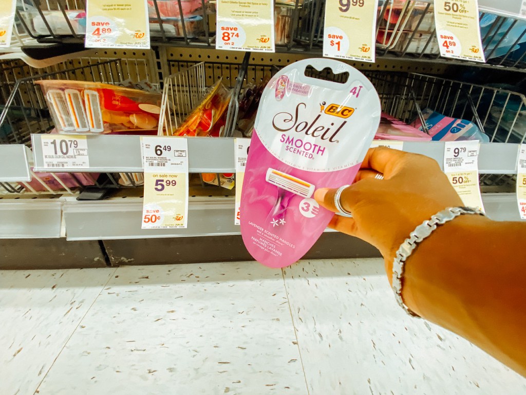 woman grabbing a BIC SOLEIL SMOOTH razor in store