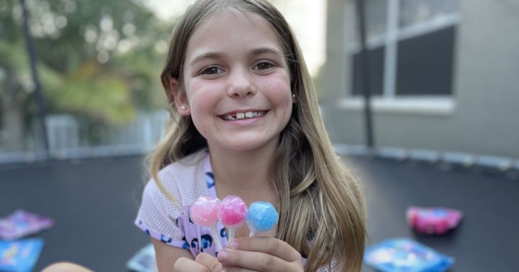 girl holding zollipops