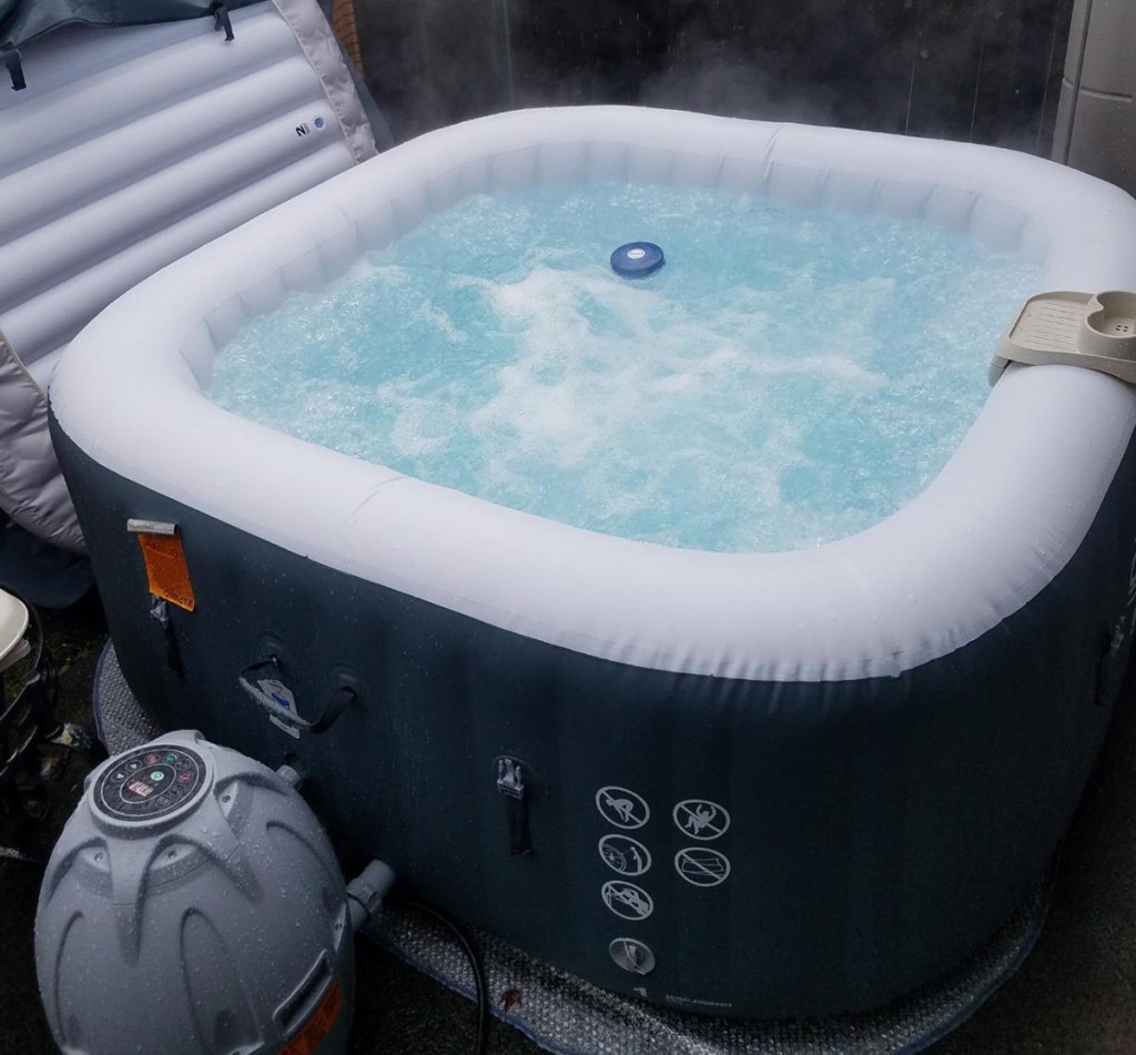 saluspa square inflatable hot tub