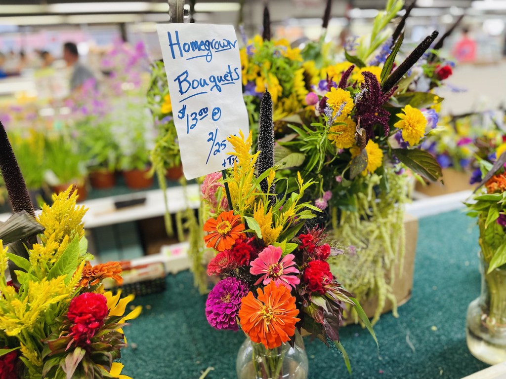 colorful homegrown bouquets fo flowers at farmers market