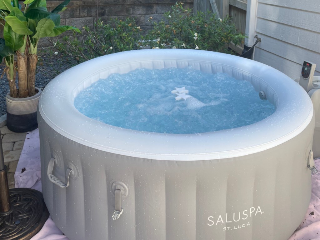 saluspa inflatable hot tub w/ water