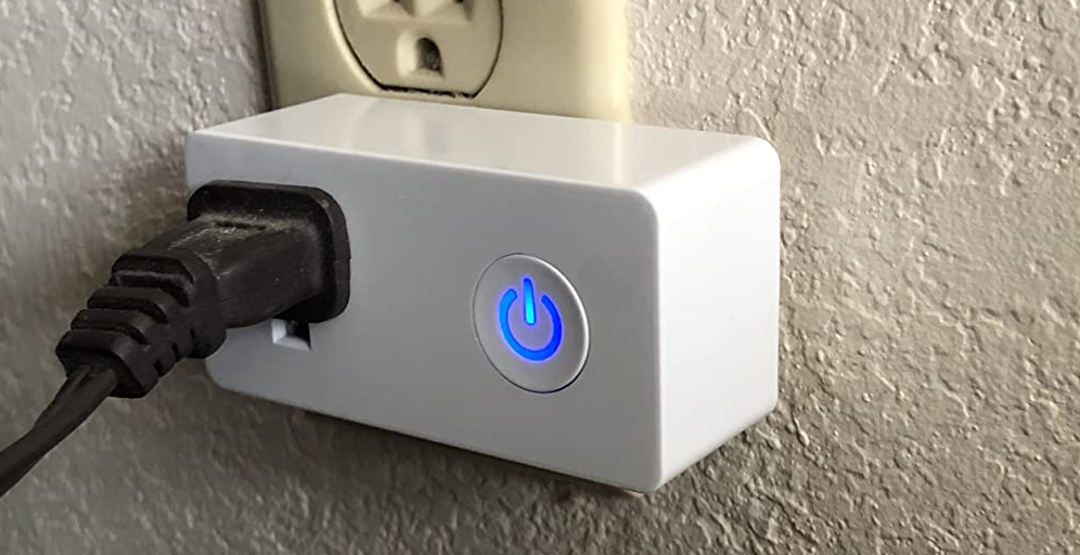 smart plug with cord plugged in
