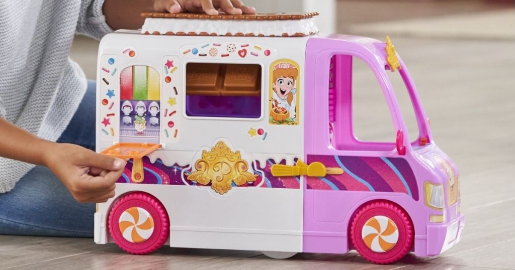 Disney Princess Comfy Squad Sweet Treats Truck Playset (1)