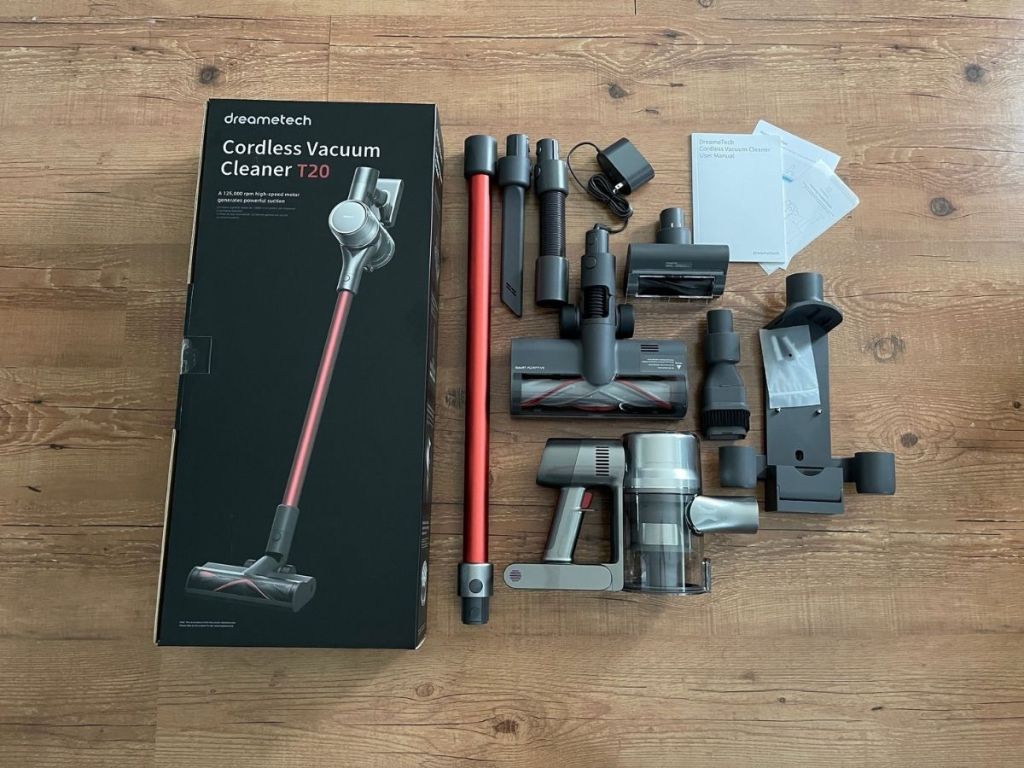 Dreametech cordless vacuum cleaner and accessories 