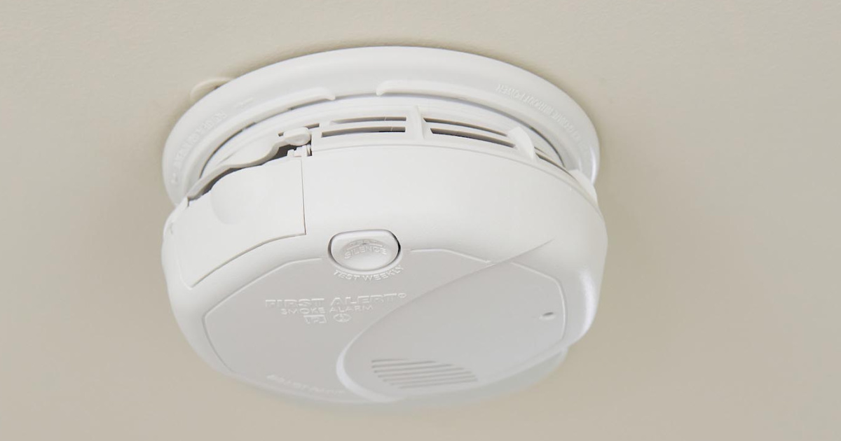First Alert BRK 7010B Hardwire Smoke Alarm with Photoelectric Sensor and Battery 
