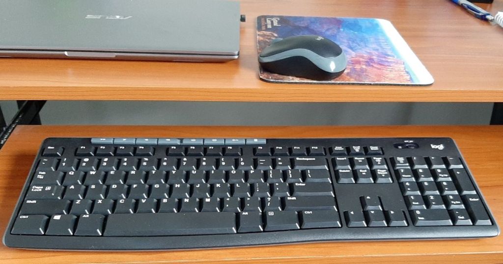 Logitech Wireless Keyboard and mouse MK270