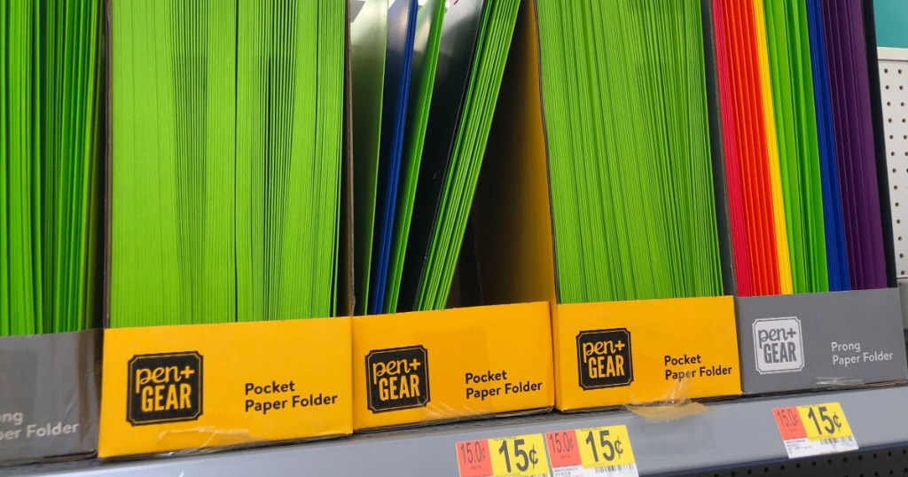 folders on shelf bij Walmart