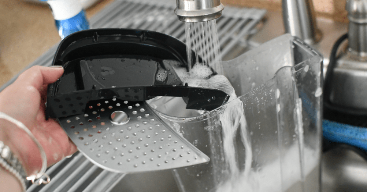 Here's How to Descale a Keurig Coffee Maker Using White Vinegar