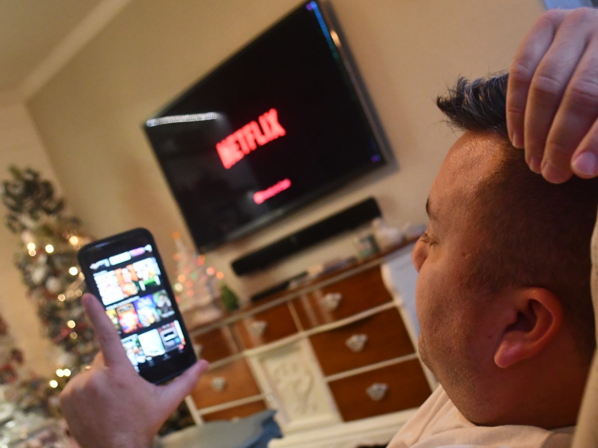 Free Year of Netflix Premium for Verizon Customers ($240 Value) w/ NFL, NBA or Peleton App Subscriptions