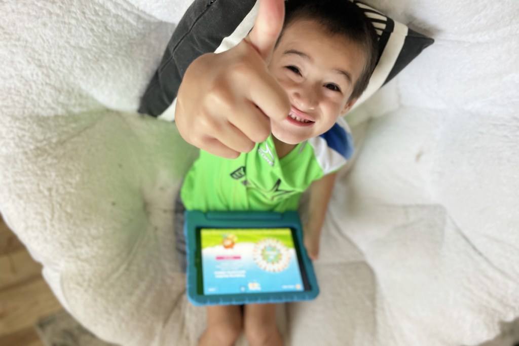 boy giving thumbs up for reading eggs