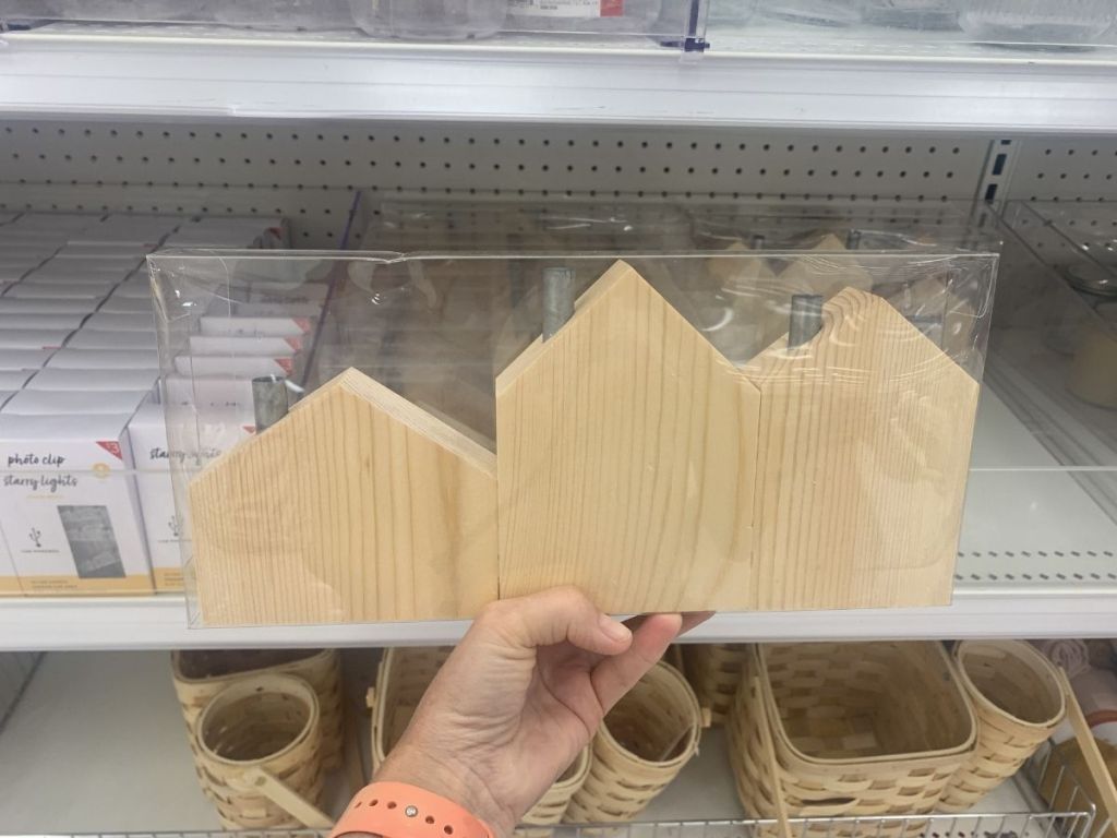 3-pack of wood houses