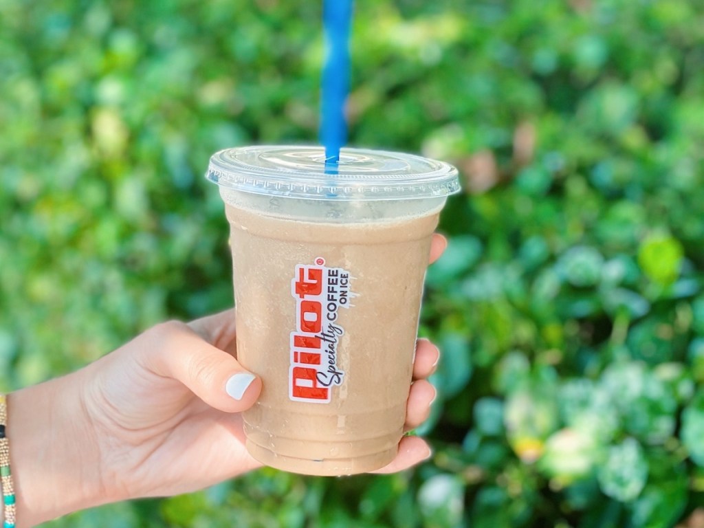 Pilot-Flying-J-Frozen-Coffee احصل على قهوة مجانية مع العروض والهدايا المجانية الخاصة بيوم القهوة الوطني