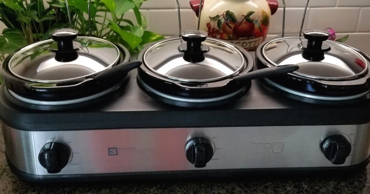 TRU Triple Slow Cooker Crock Pot Buffet Server Set - 3 X 2.5 Quart