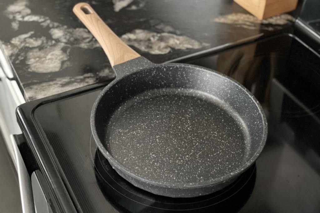 YIIFEEO nonstick pan on stove top