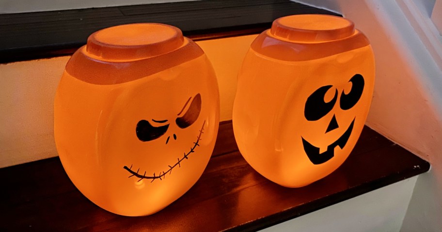 tide-pod-containers-halloween-decor- استخدم حاوية كبسولات الغسيل لعمل زينة للهالوين