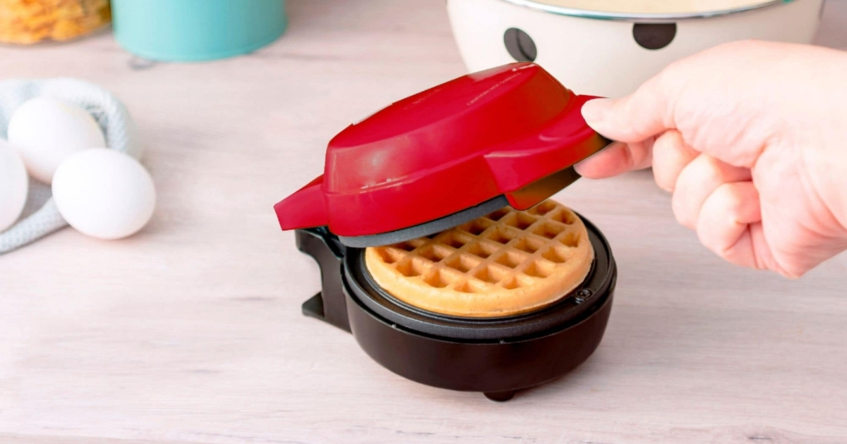 mini waffle maker bella