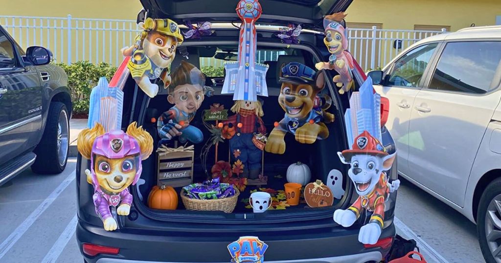 Trunk decorated with a Paw Patrol Trunk or Treat Kit