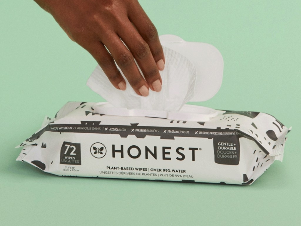 hand grabbing the honest company wipes