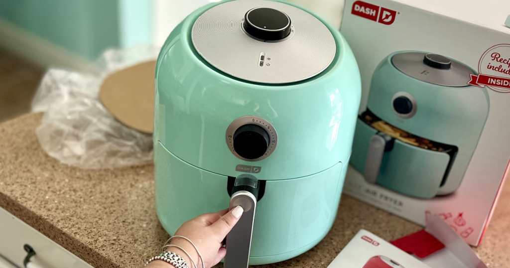 pulling handle on dash family size air fryer 
