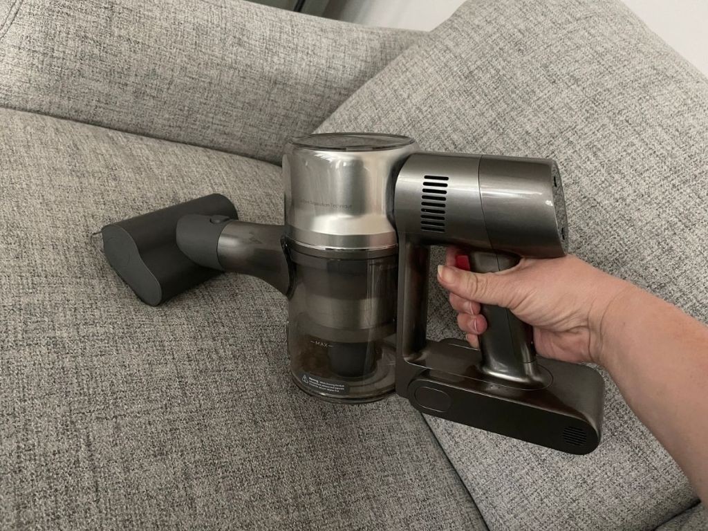 handheld vacuum cleaning couch