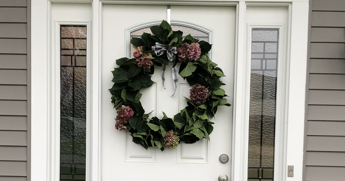 This Reader Created Her Own Seasonal Wreath Made of Hydrangeas!