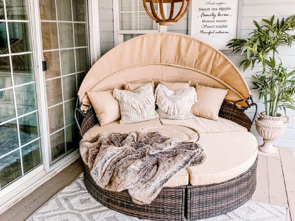 2-in-1 Wicker Daybed Sectional w/ Adjustable Seats