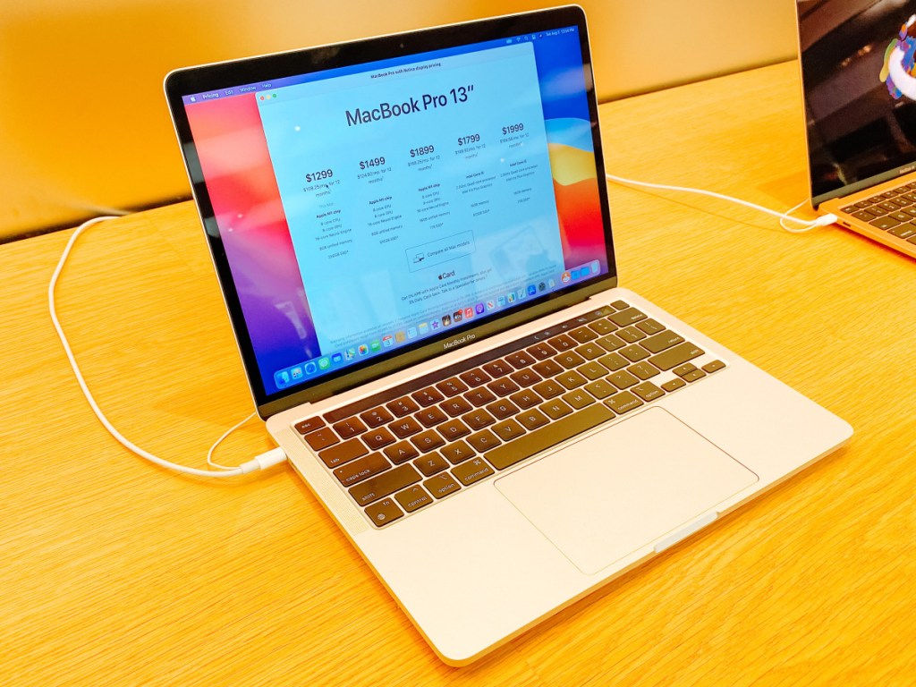Apple Macbook Pro 13'3" M1 Chip Laptop