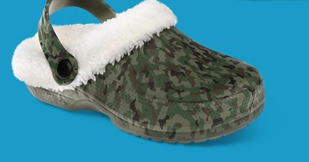 chatties boys green camo sherpa lined clogs with blue background