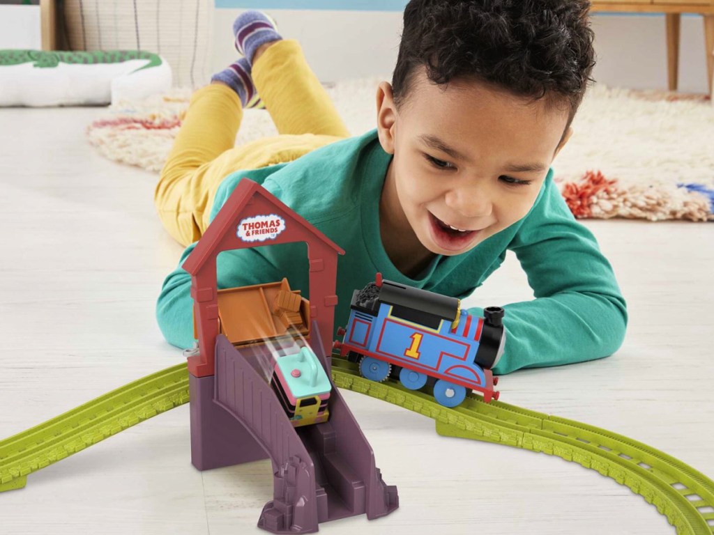 Thomas & Friends Fix 'em Up Friends Motorized Train Engine & Track Set