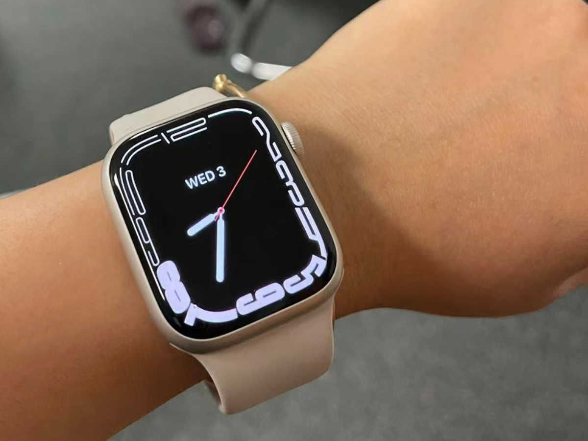 Apple Watch Series 7 GPS 41mm w/ Sport 