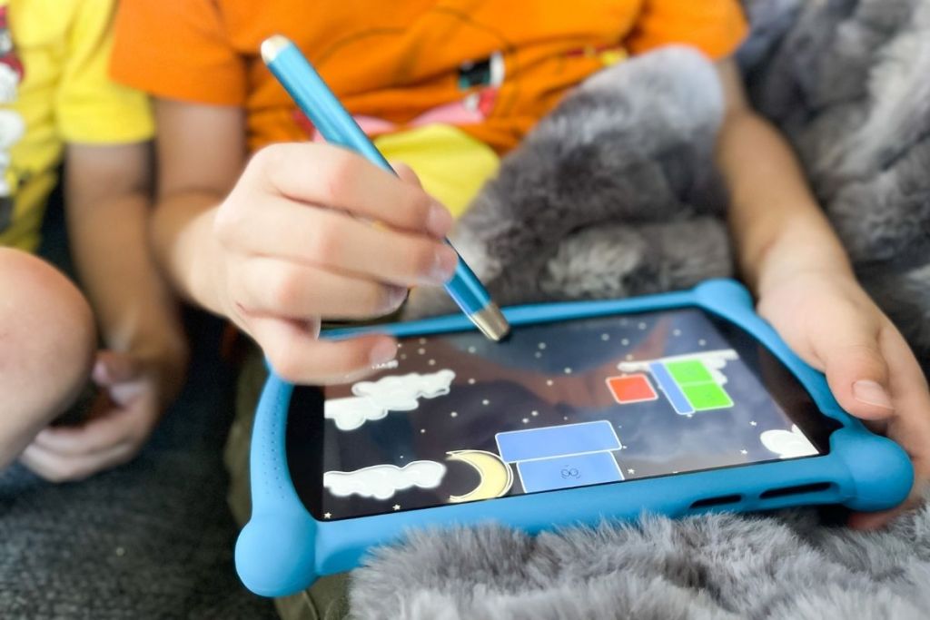 child drawing on Contixo tablet with stylus