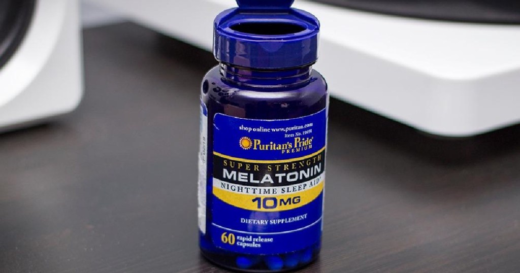 melatonin capsules bottle